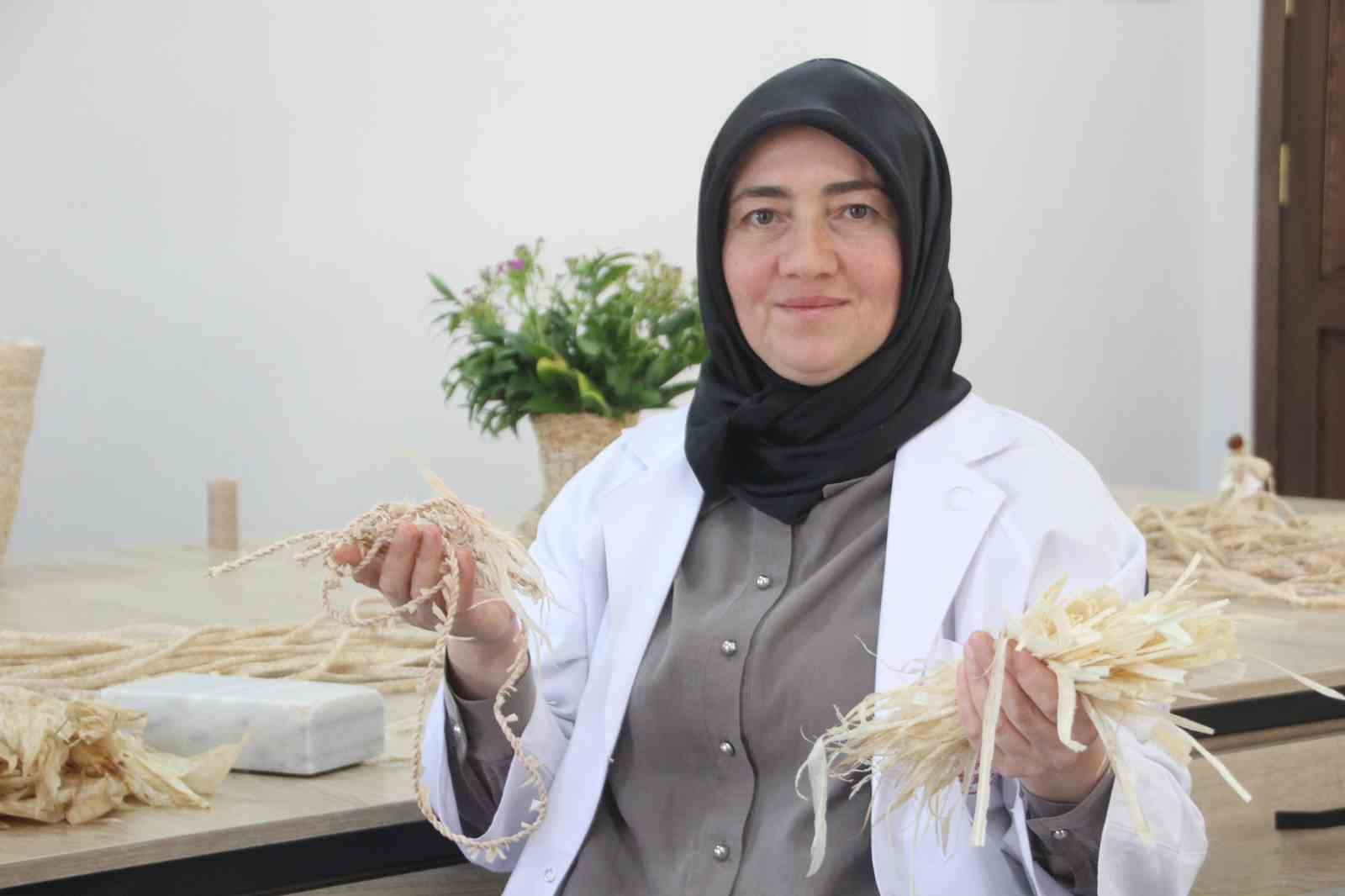 Topraktan gelen miras tasarımla buluştu: Mısır kabuğu kadınların elinde hayat buluyor
