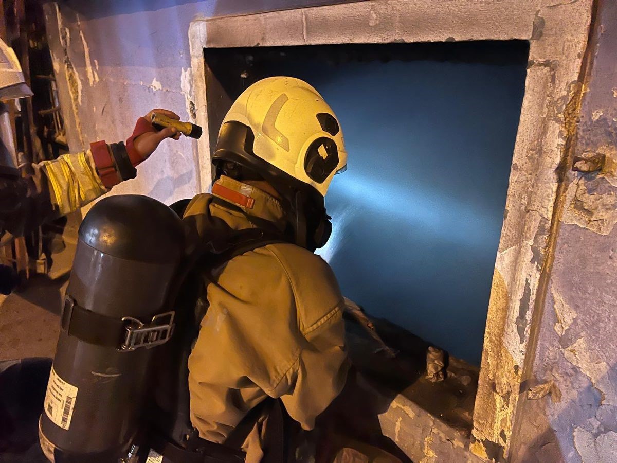 Antakya&rsquo;da metruk bina yangını
