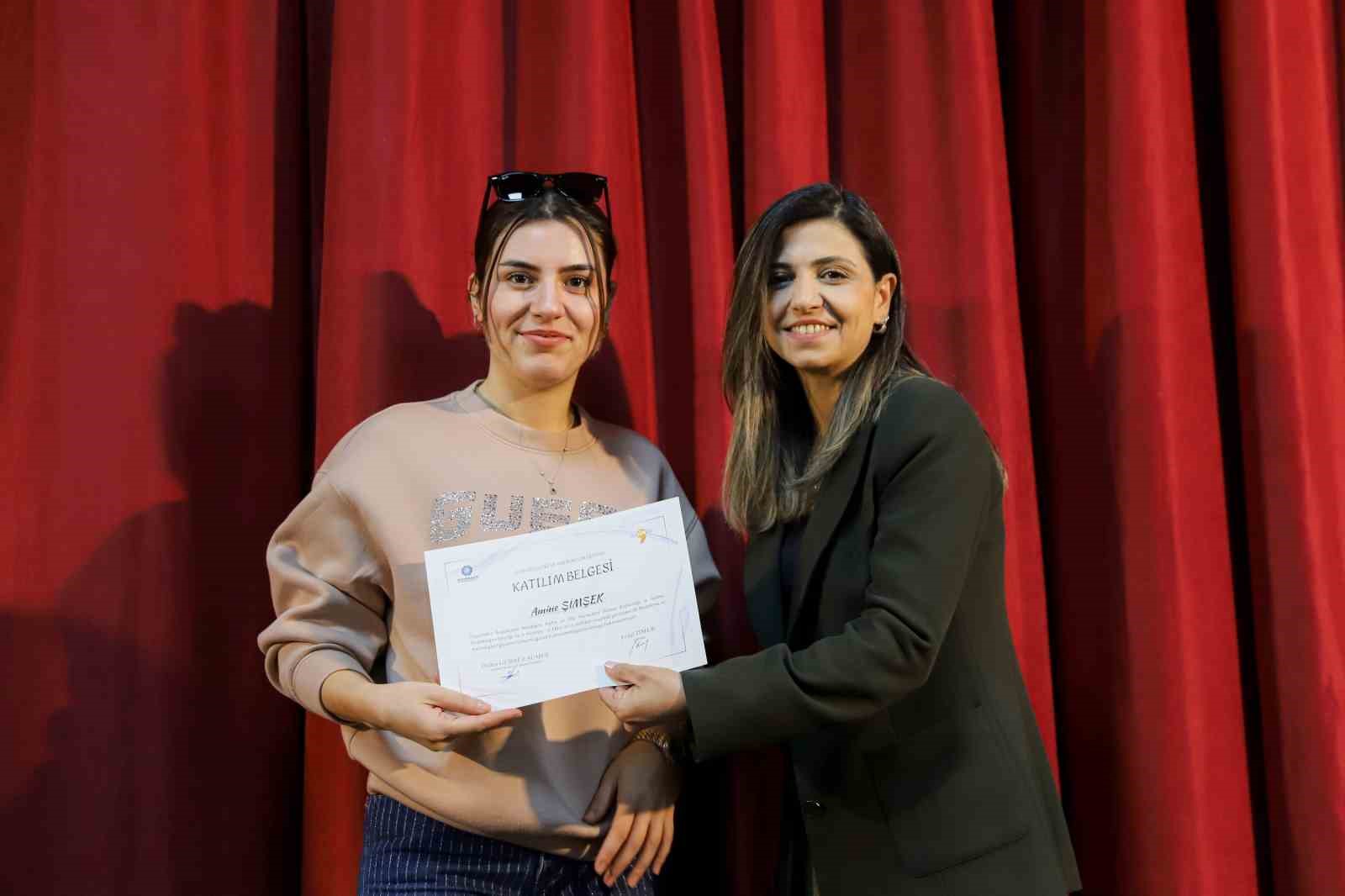 Kadınlara y&ouml;nelik dijital eğitim programı tamamlandı
