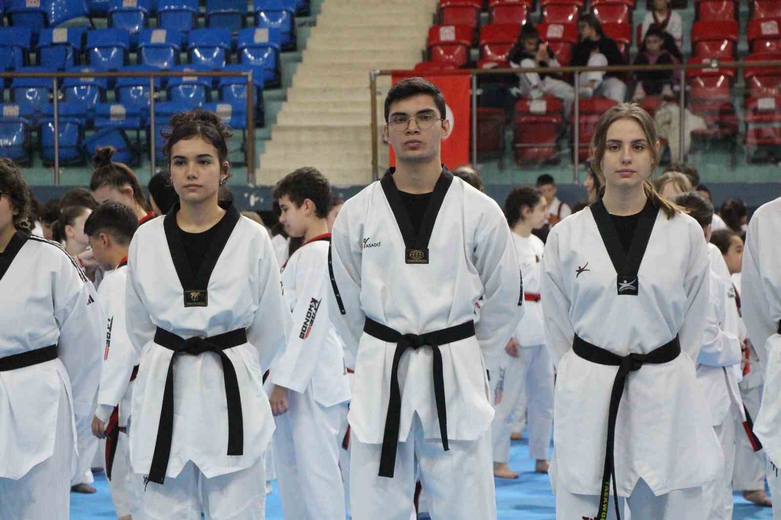 Taekwondo siyah kuşak terfi sınavları Düzce’de yapıldı
