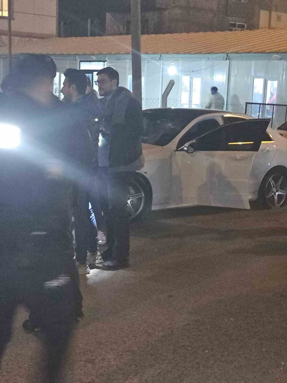 Şanlıurfa&rsquo;da seyir halindeki otomobile silahlı saldırı: 1 yaralı
