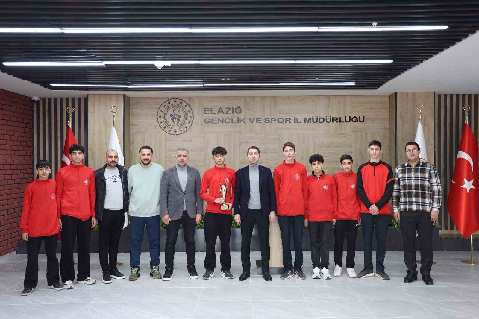 Türkiye’nin en genç hokey takımından büyük başarı