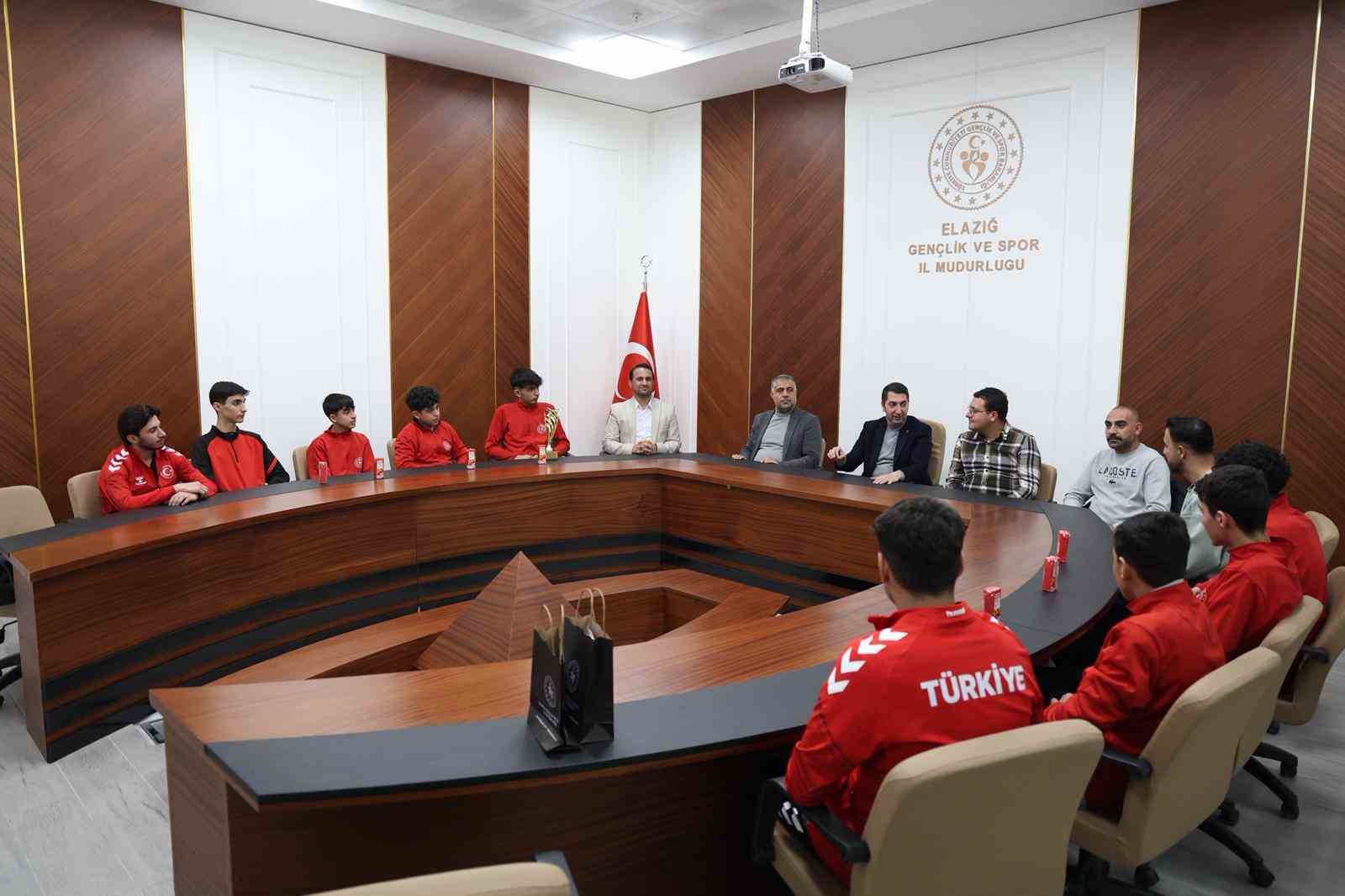 Türkiye’nin en genç hokey takımından büyük başarı
