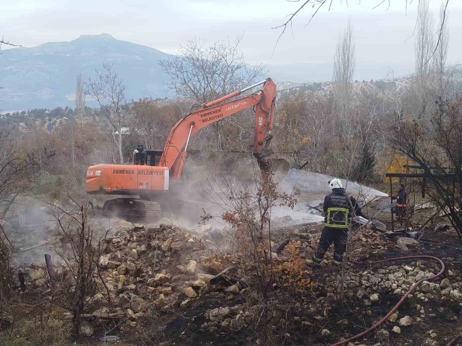 Ermenek&rsquo;te &ccedil;ıkan yangında ev tamamen kullanılamaz hale geldi
