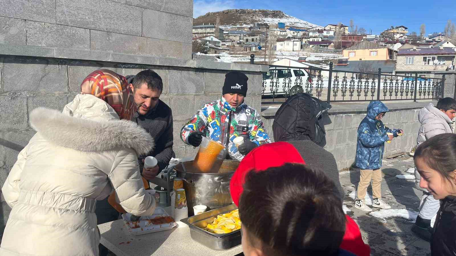 Sarıkamış&rsquo;ta gen&ccedil; y&uuml;rekler donan umutları ısıttı
