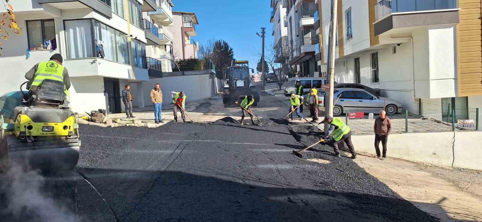 Pursaklar Belediyesi konforlu yollar i&ccedil;in &ccedil;alışmalara hız kesmeden devam ediyor
