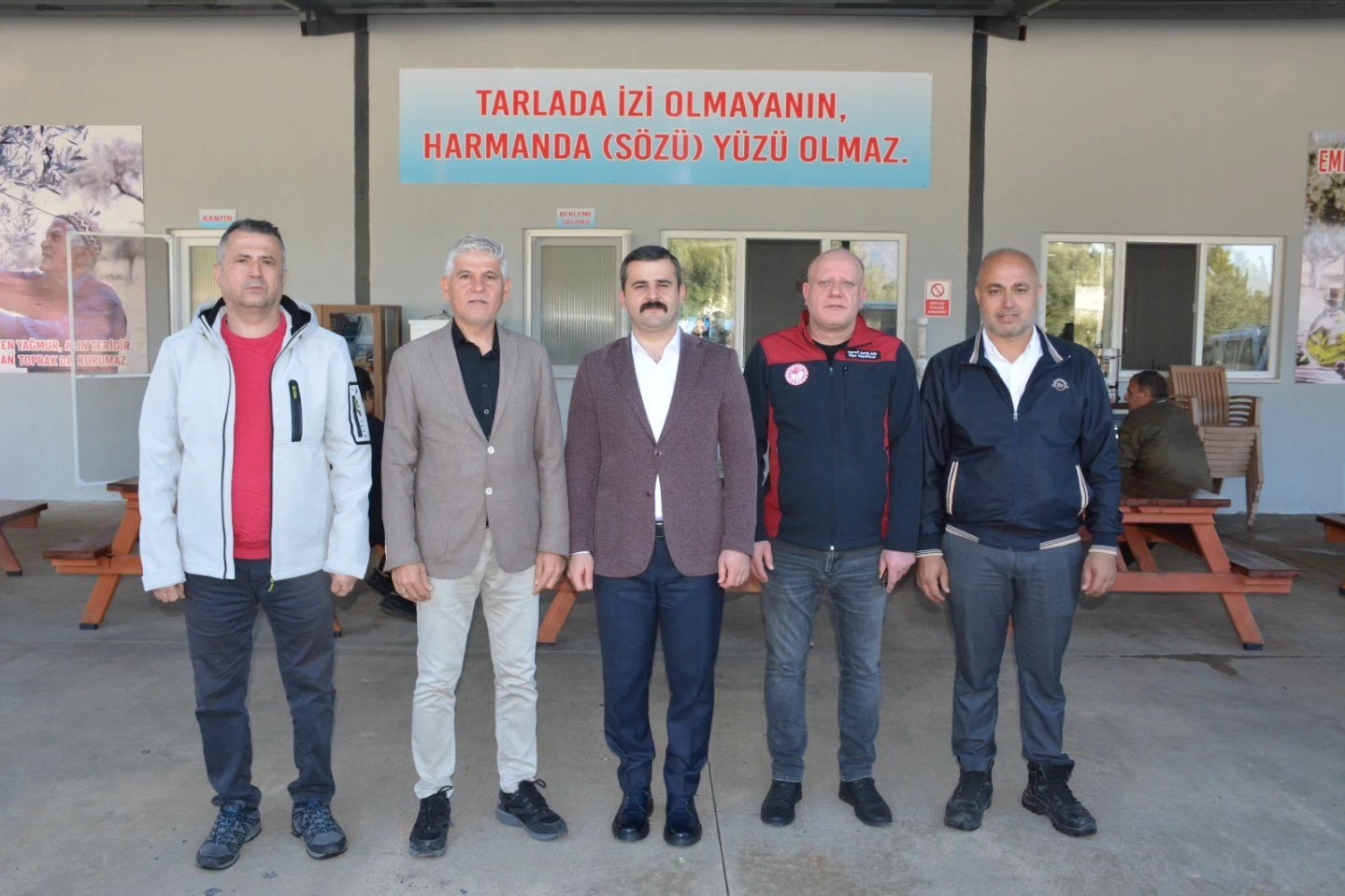 K&ouml;yceğiz Kaymakamı Kumcu, zeytinyağı fabrikasında inceleme yaptı
