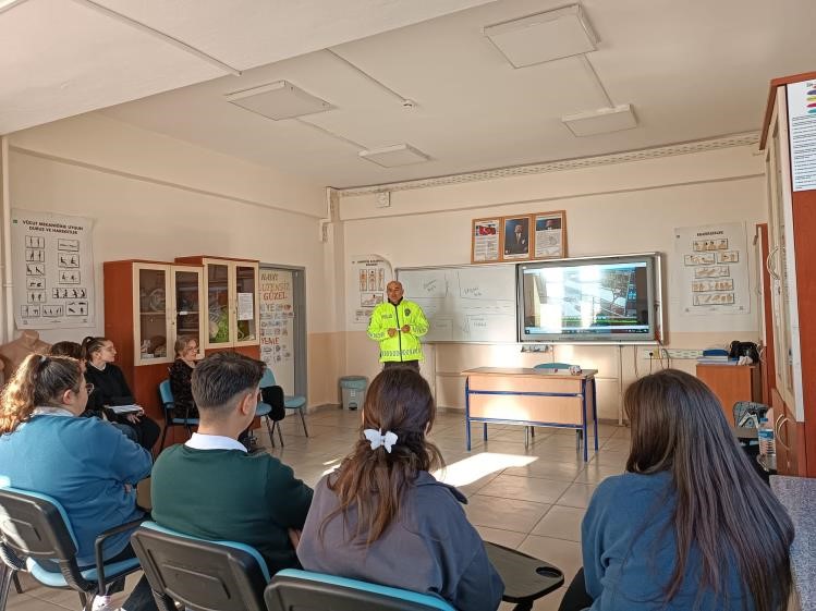 Bilecik&rsquo;te &ouml;ğrencilere trafik g&uuml;venliği eğitimi verildi
