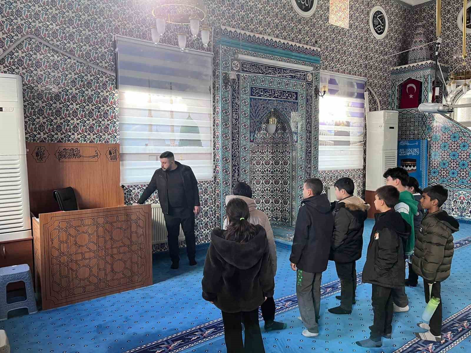Emirdağ&rsquo;da &ouml;ğrencilerden cami ziyareti
