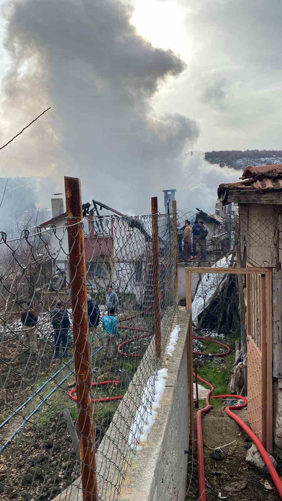 Yozgat&rsquo;ta binada &ccedil;ıkan yangında yoğun duman g&ouml;ky&uuml;z&uuml;n&uuml; kapladı
