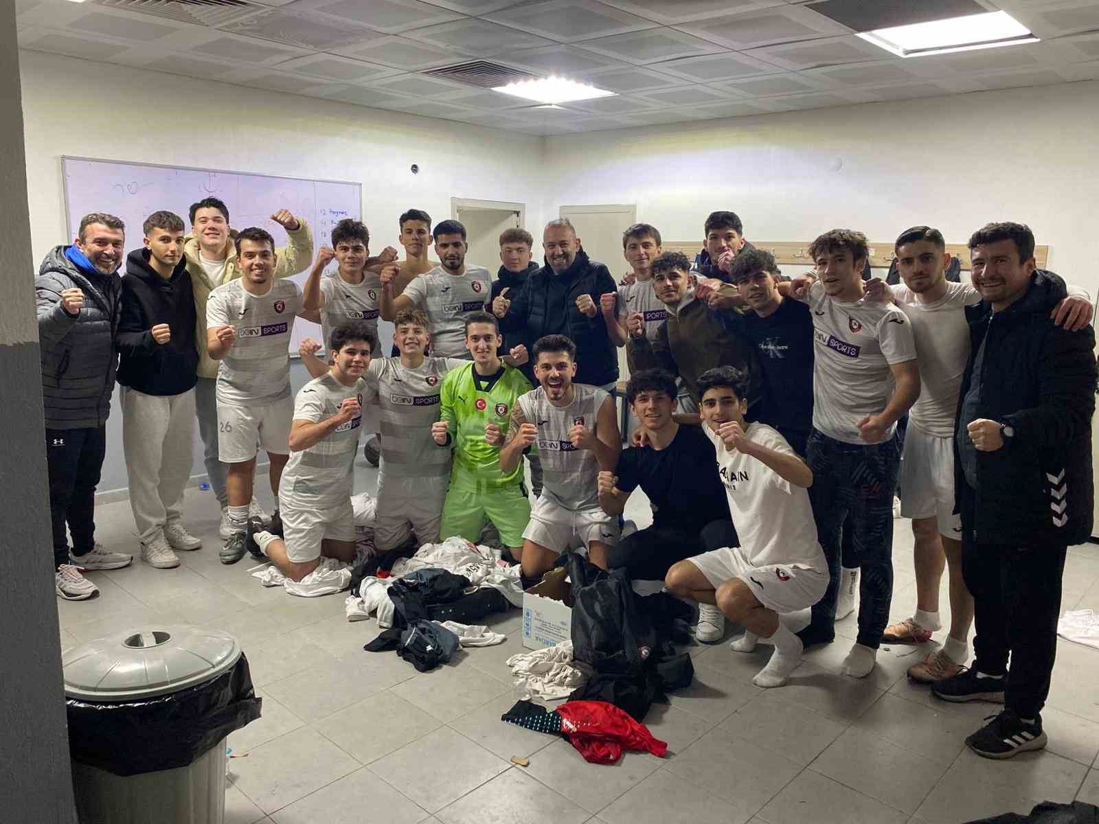 Karak&ouml;yspor 5&rsquo;te 5 yapıp namağlup liderliğini s&uuml;rd&uuml;rd&uuml;
