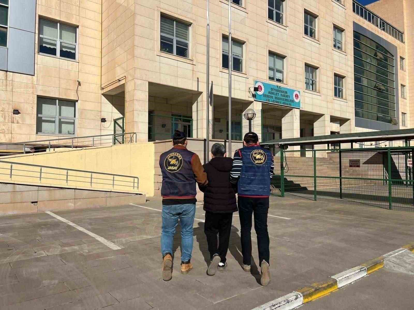 Diyarbakır&rsquo;da haklarında arama kararı bulunan 110 kişi yakalandı
