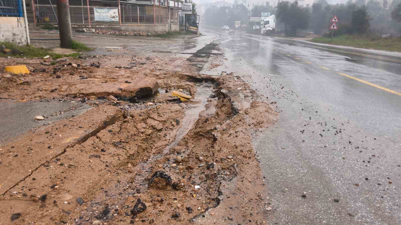 Milas&rsquo;ta bozuk yollar hayatı olumsuz etkiliyor
