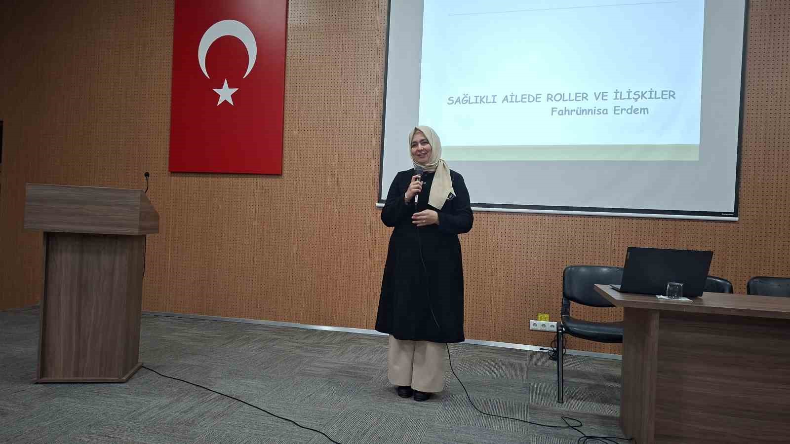 Hisarcık&rsquo;ta "Sağlıklı Ailede Roller ve İlişkiler" başlıklı konferans
