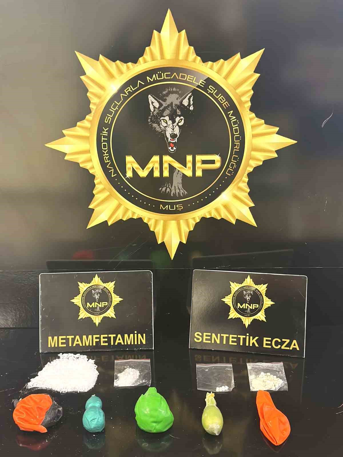 Otob&uuml;ste uyuşturucu sevkiyatına Muş polisi engel oldu: 2 tutuklama
