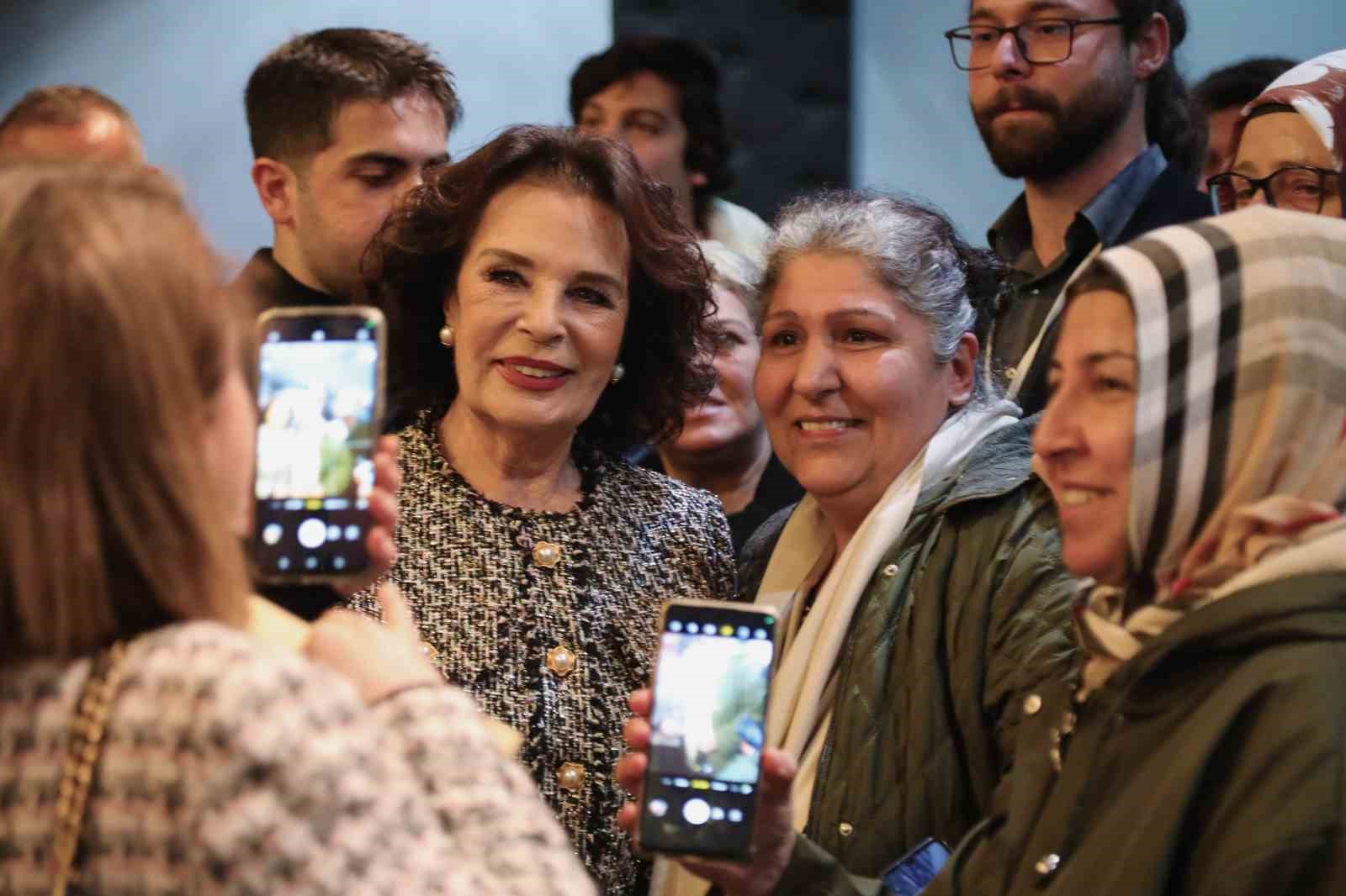 H&uuml;lya Ko&ccedil;yiğit: "Berrin Menderes&rsquo;i canlandırmak i&ccedil;imde ukde kaldı"
