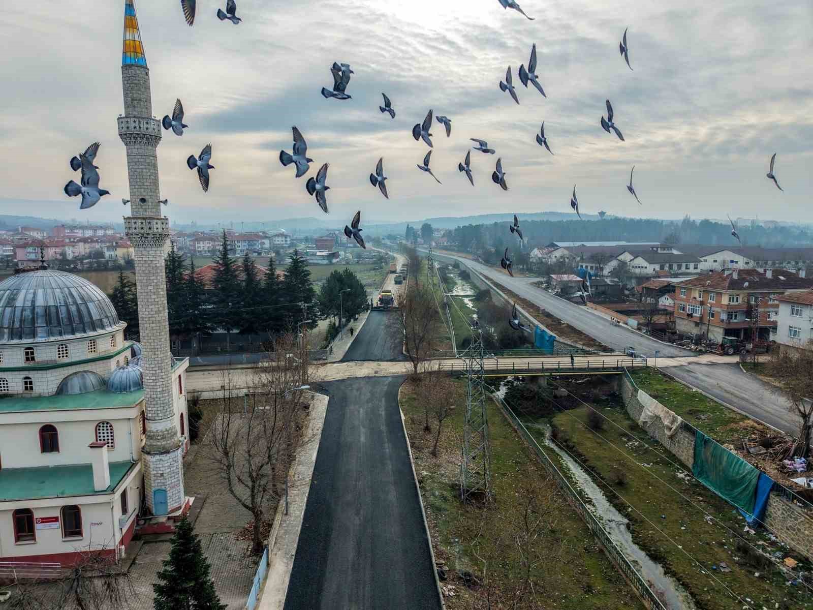 Taşk&ouml;pr&uuml; Belediyesi hastane otoparkını sıcak asfaltla buluşturdu
