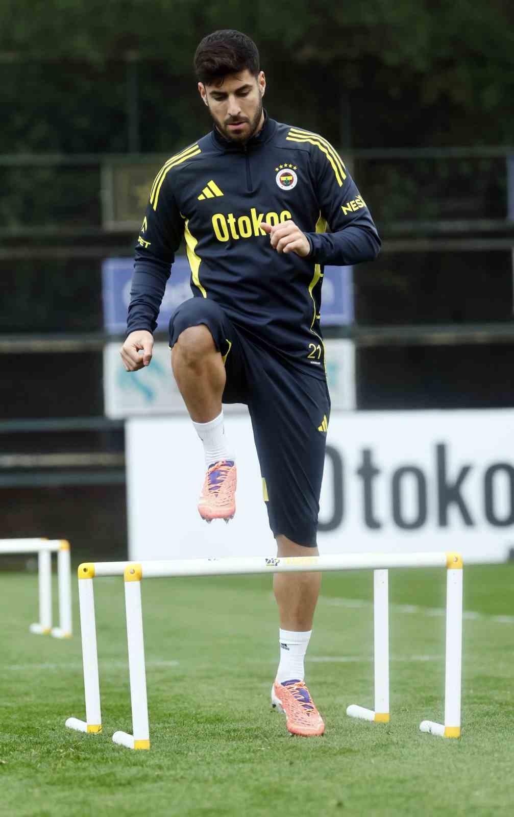 Fenerbahçe, Beşiktaş derbisi için kampa girdi