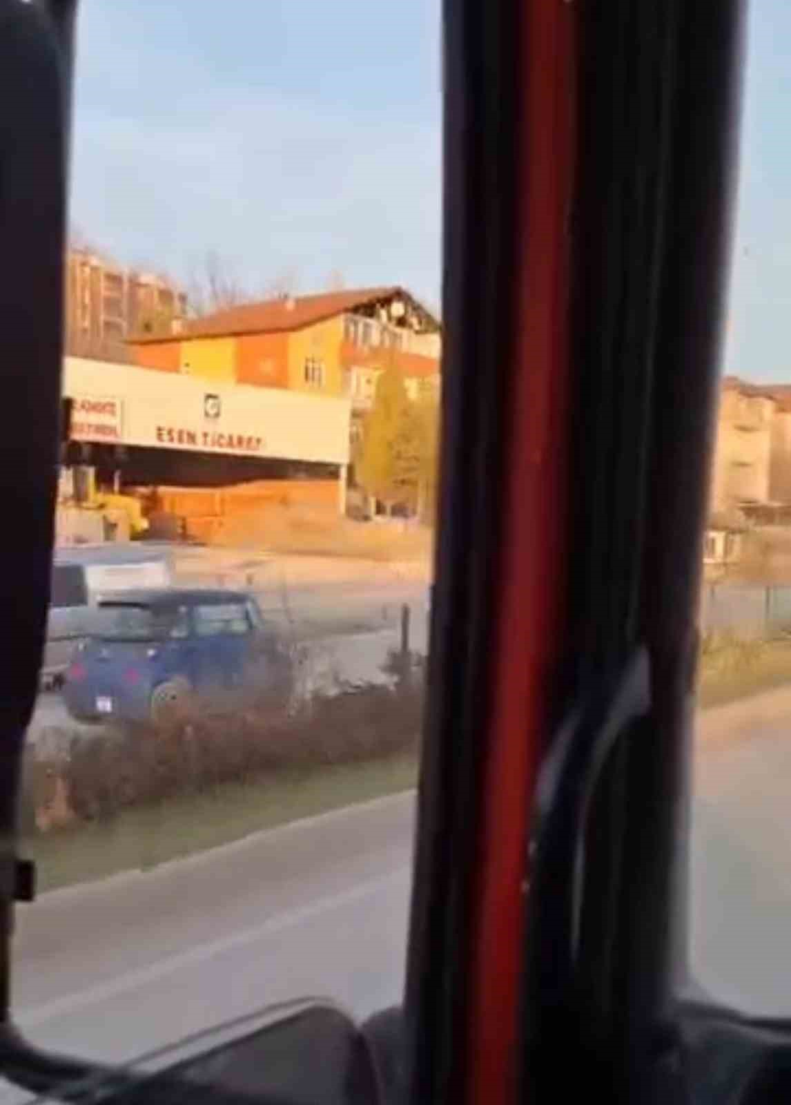 Ters istikamette canını hi&ccedil;e sayarak ilerlediği anlar kamerada
