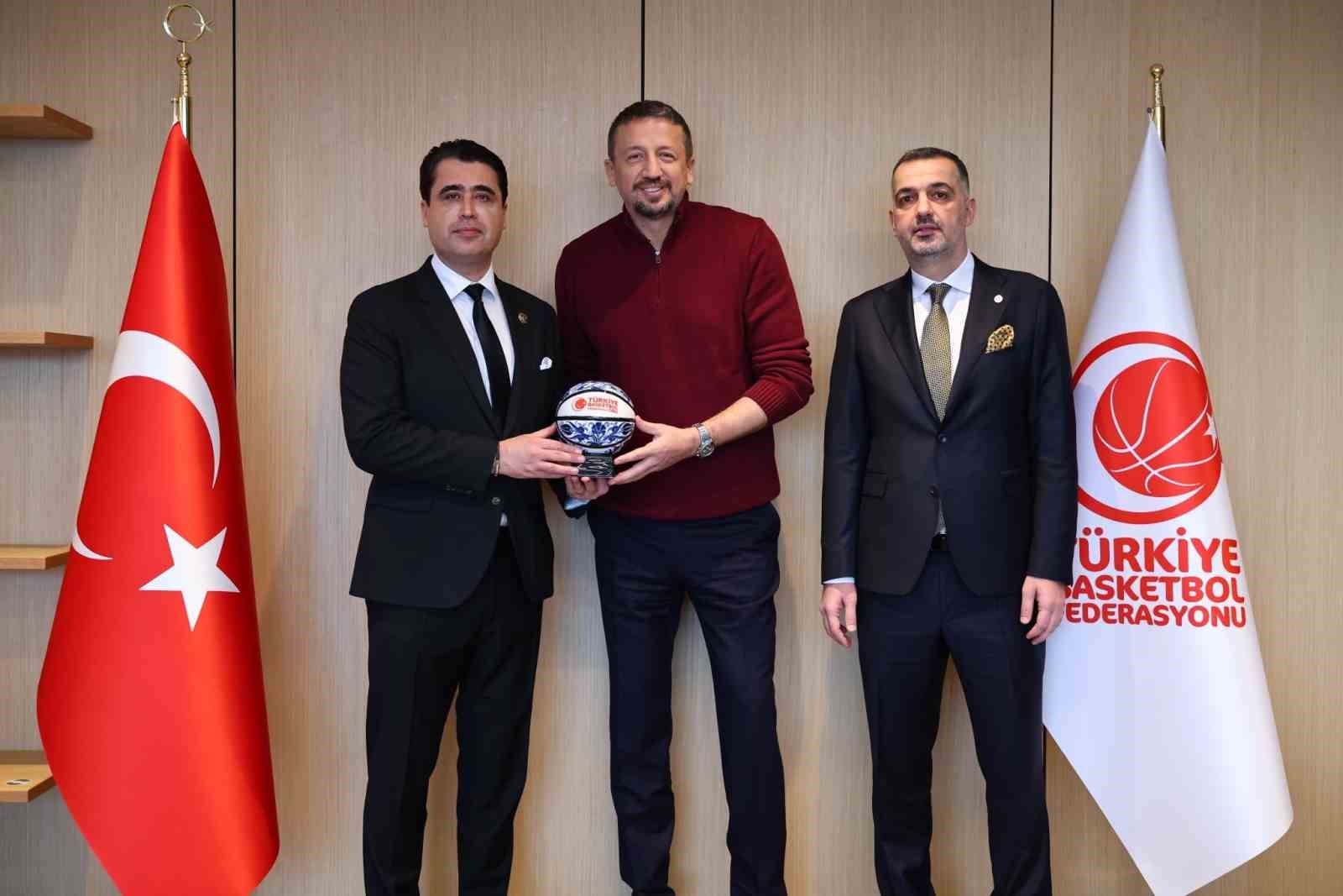 Fenerbah&ccedil;e&rsquo;den TBF Başkanı Hidayet T&uuml;rkoğlu&rsquo;na ziyaret
