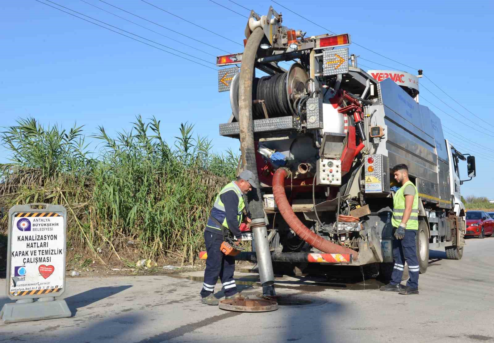 ASAT’tan kanalizasyon hattı temizliği ve kapak düzenleme çalışması