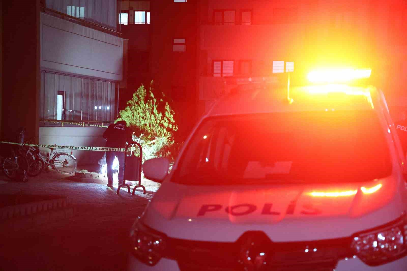 Karısını 22 bıçak darbesiyle öldüren zanlı, "Kolumda Ebru yazıyor" diye kendini savundu