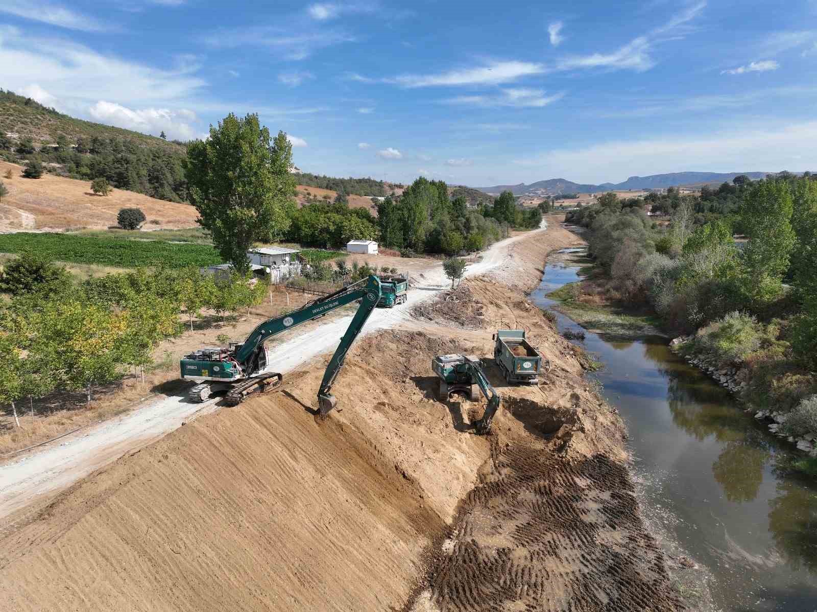 Yenişehir Göksu Çayı ıslah çalışmaları hızla devam ediyor