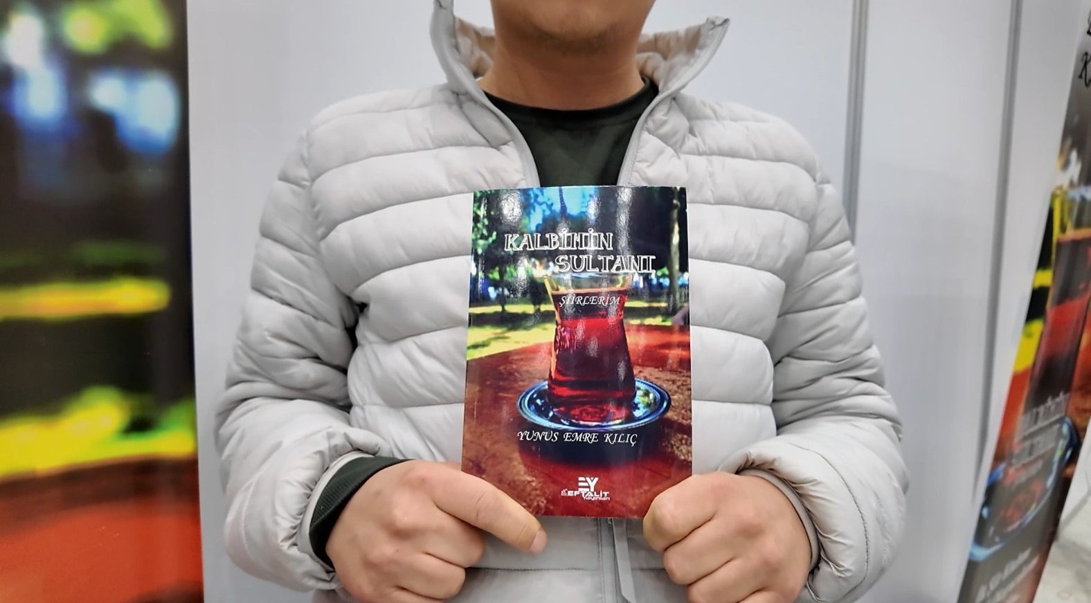 Kendini ifade etmekte zorlanan gen&ccedil; şair duygularını kitaplaştırdı
