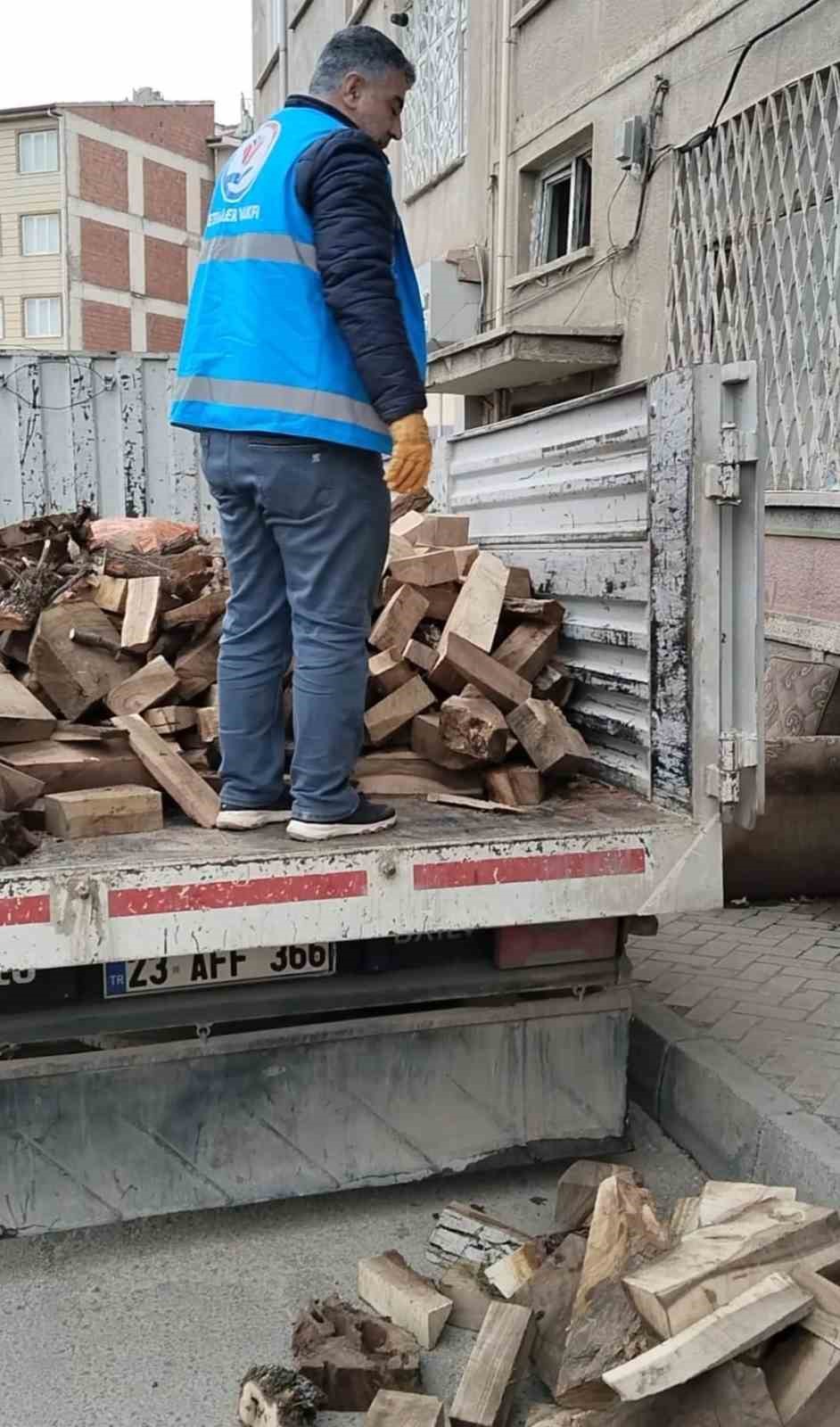 Elazığ’da yetim ailelere yakacak yardımı