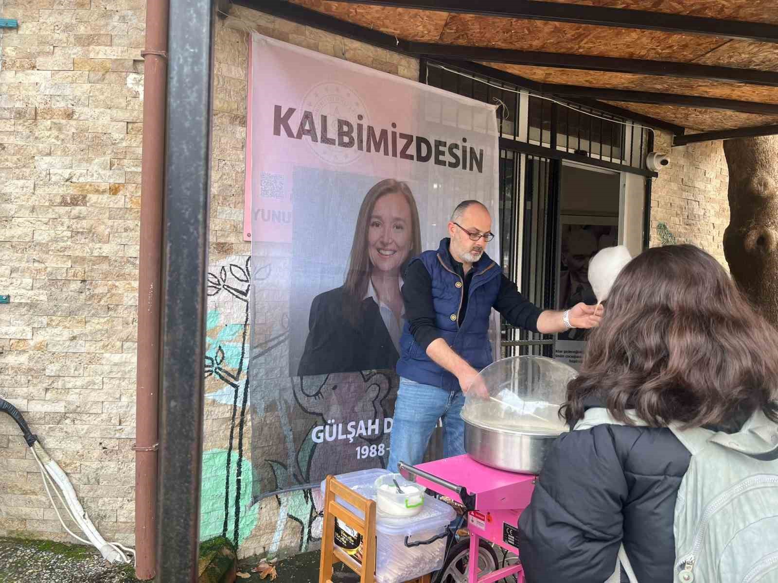 Onların hatırası i&ccedil;in &ccedil;ocukları g&uuml;l&uuml;msettiler
