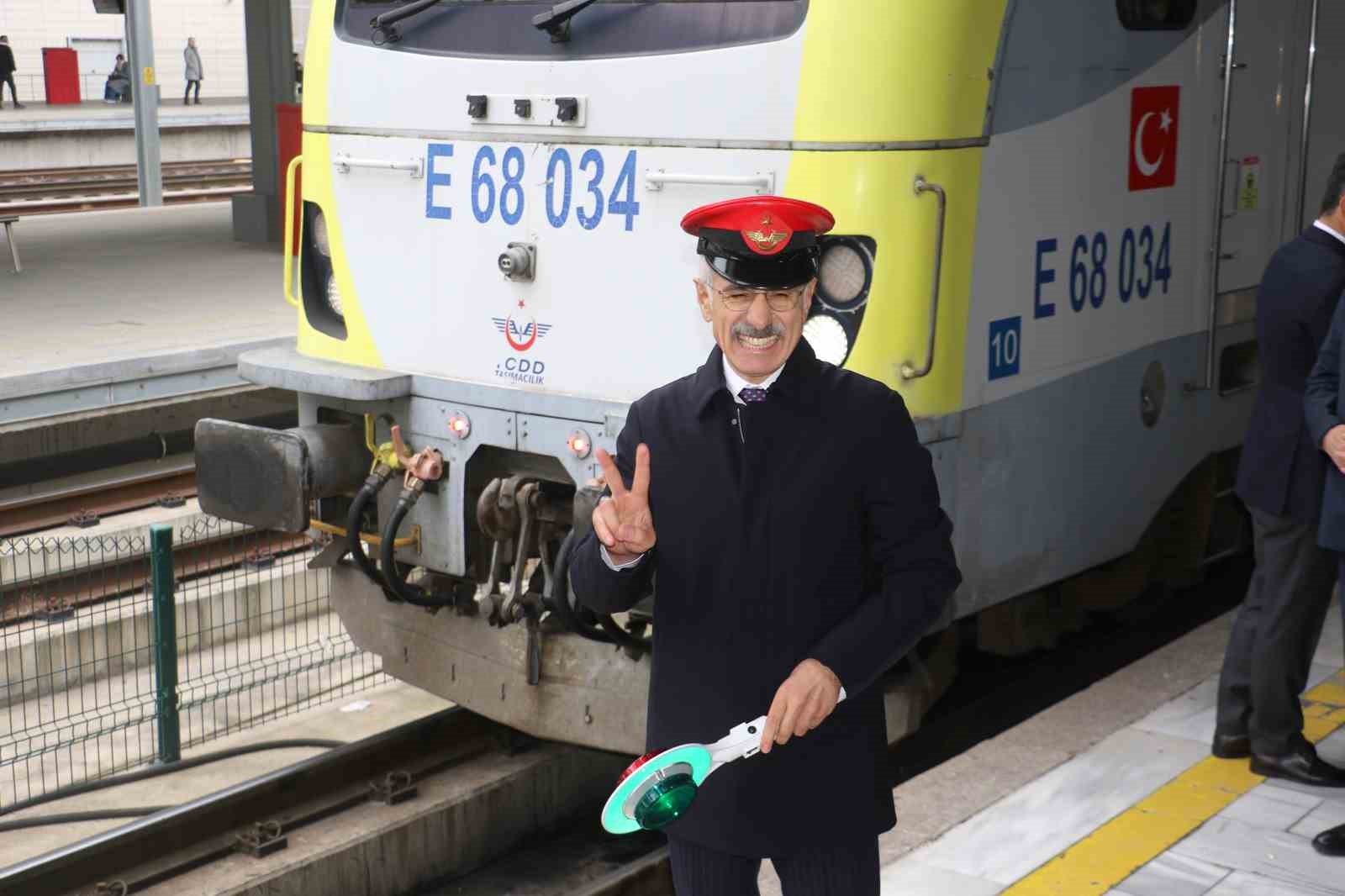 Bakan Uraloğlu: "Turistik Doğu Ekspresi’nin yeni sezonunda 10 bin 800 seyahat tutkununa Anadolu’nun büyüsünü yaşatacağız"