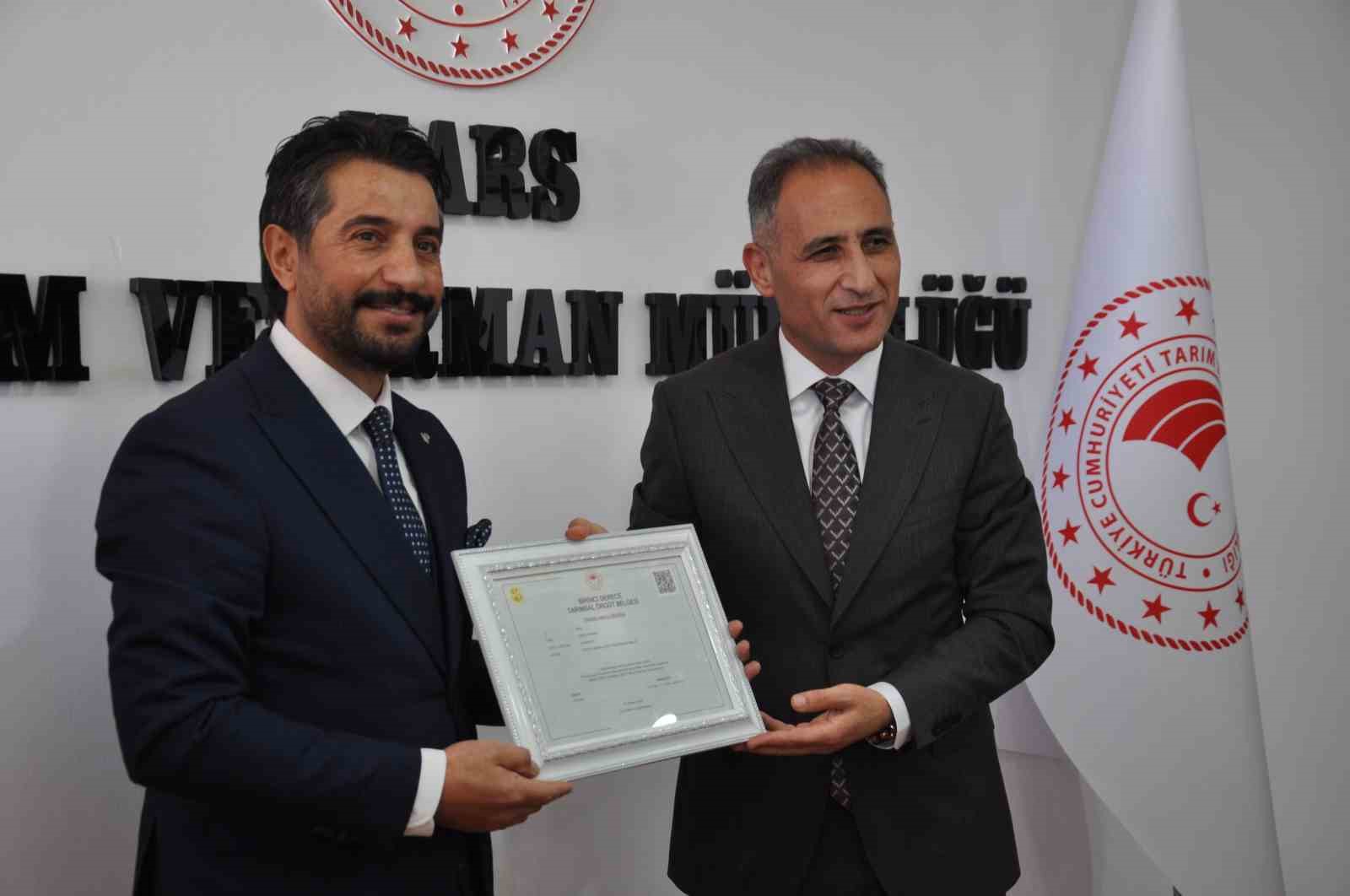 Kars Damızlık Sığır Yetiştiricileri Birliği&rsquo;ne birinci derece tarımsal &ouml;rg&uuml;t belgesi
