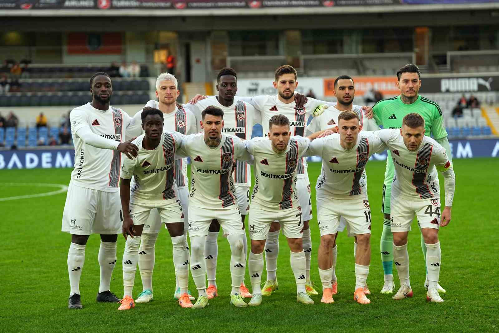 Trendyol S&uuml;per Lig: RAMS Başakşehir: 0 - Gaziantep FK: 0 (Ma&ccedil; devam ediyor)
