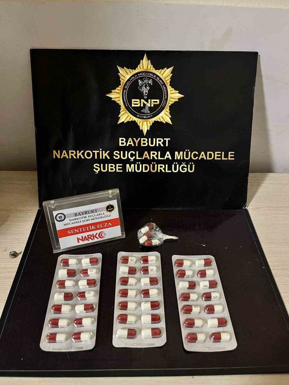 Bayburt&rsquo;ta yapılan uyuşturucu operasyonunda bonzai ve lyrica ele ge&ccedil;irildi
