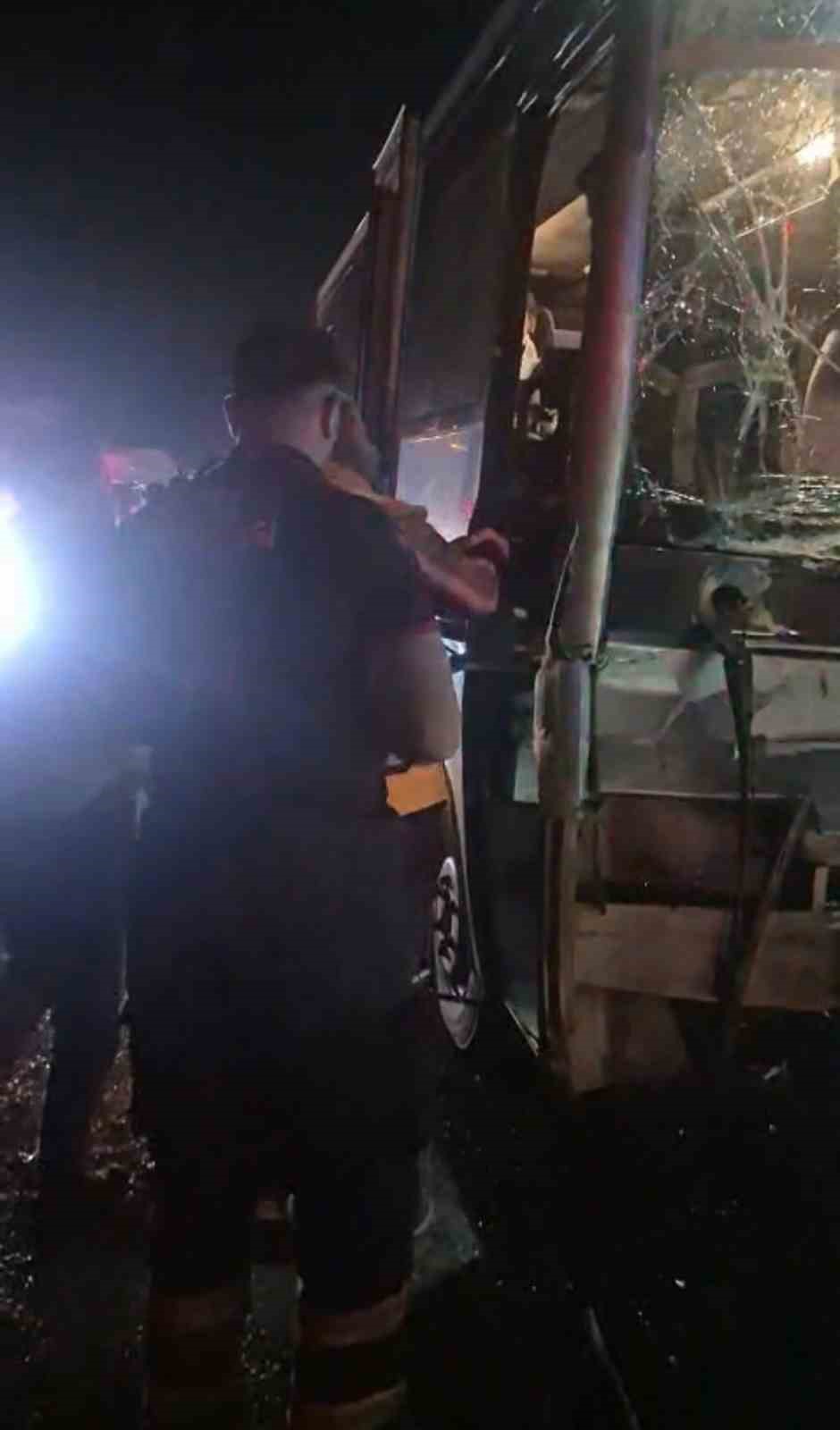 Batman&rsquo;da otob&uuml;s ile &ccedil;ekici &ccedil;arpıştı: 11 yaralı
