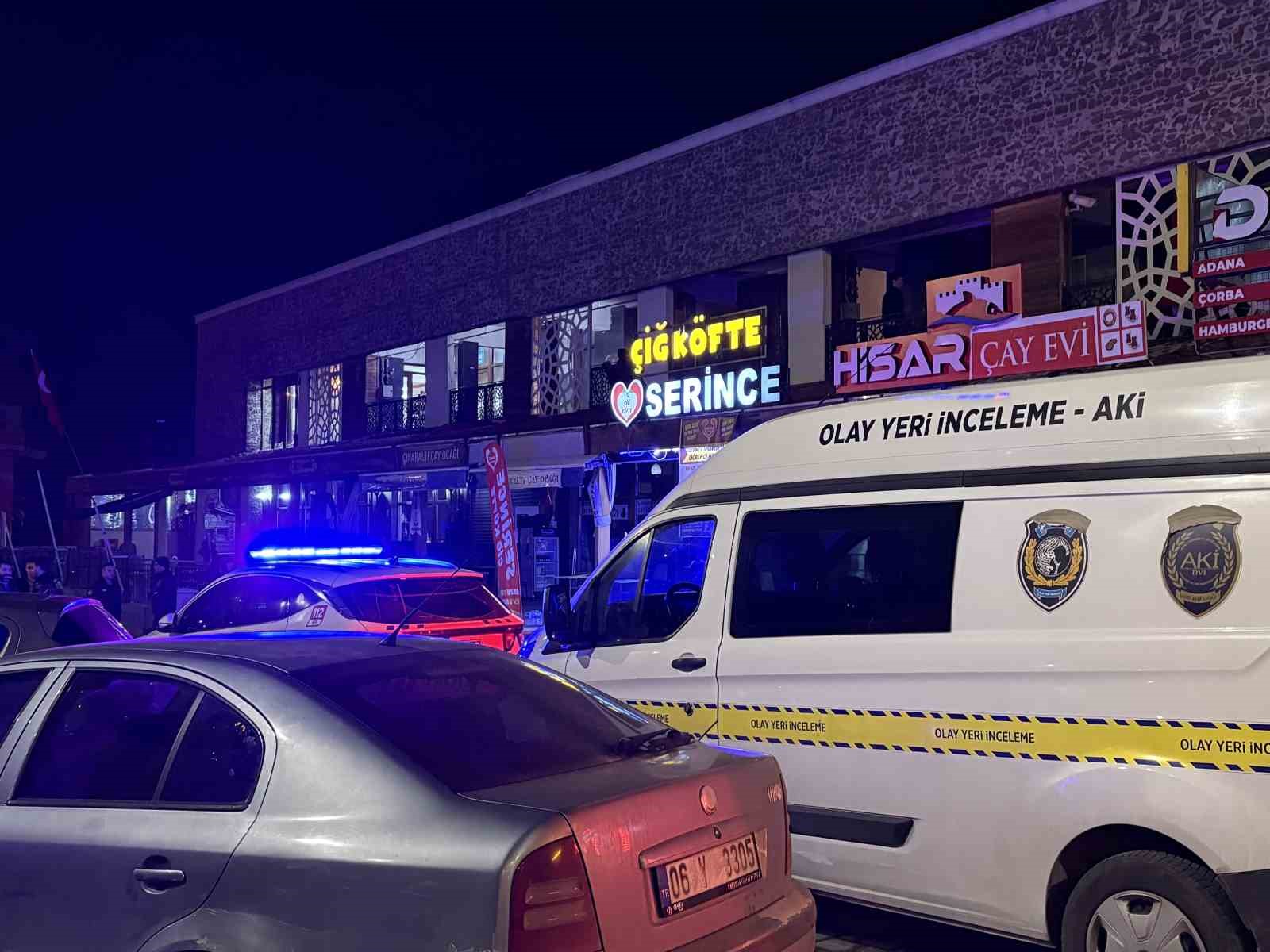 Oyun salonunda &ccedil;ıkan kavga kanlı bitti: 1 ağır yaralı
