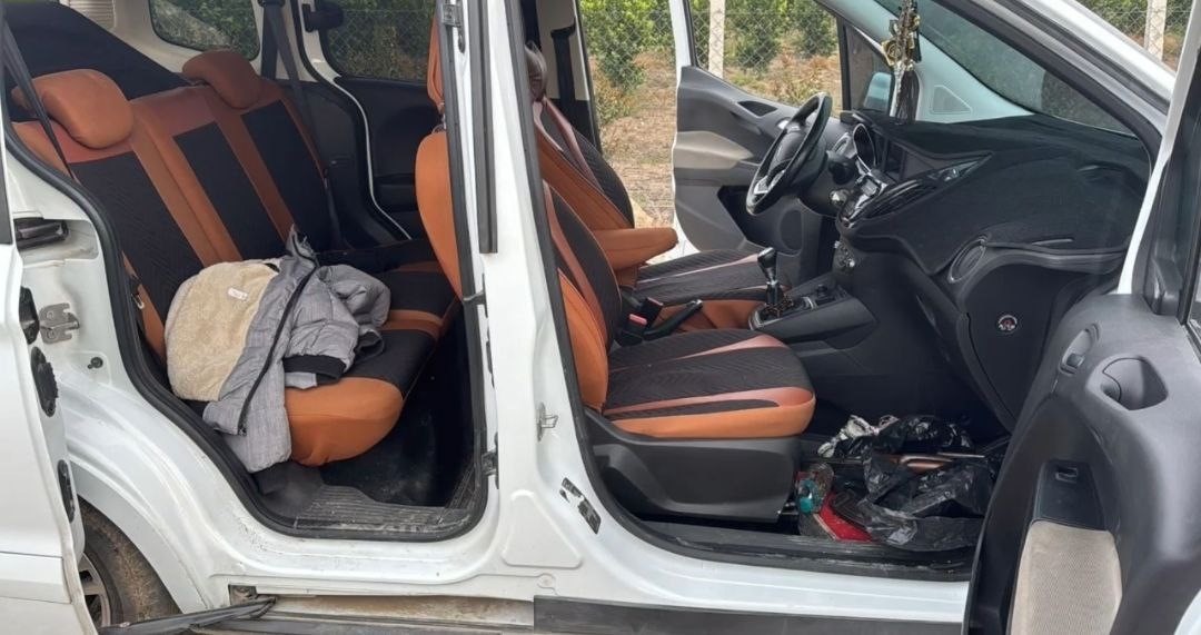 Adana&rsquo;da uzun namlulu silahla yakalanan 2 ş&uuml;pheli tutuklandı
