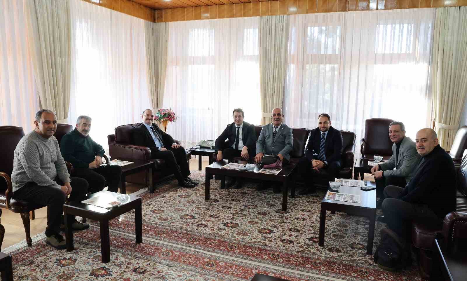 Rekt&ouml;r Hacım&uuml;ft&uuml;oğlu, DAGC ve DGF y&ouml;netimini kabul etti
