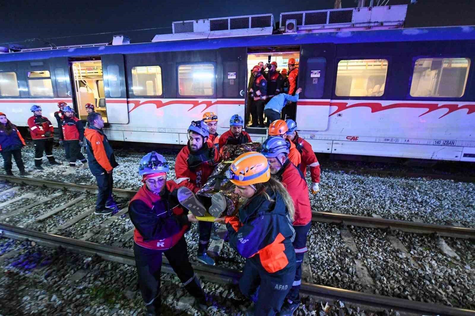 Menemen İZBAN İstasyonu&rsquo;nda deprem ve kaza tatbikatı
