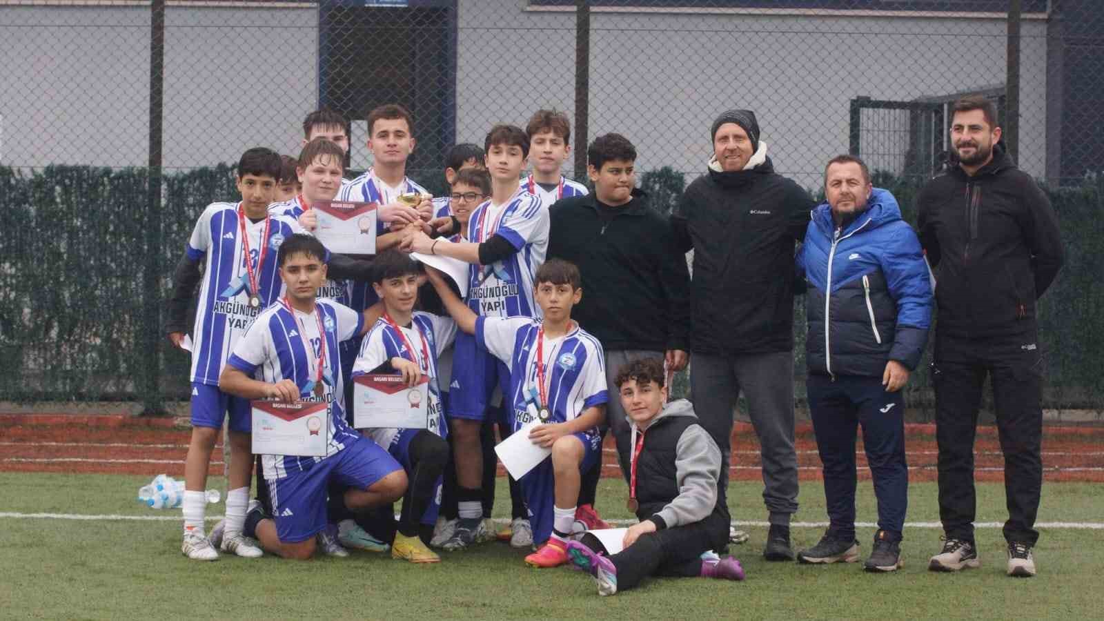 D&uuml;zce&rsquo;de şampiyon İsmetpaşa ortaokulu oldu
