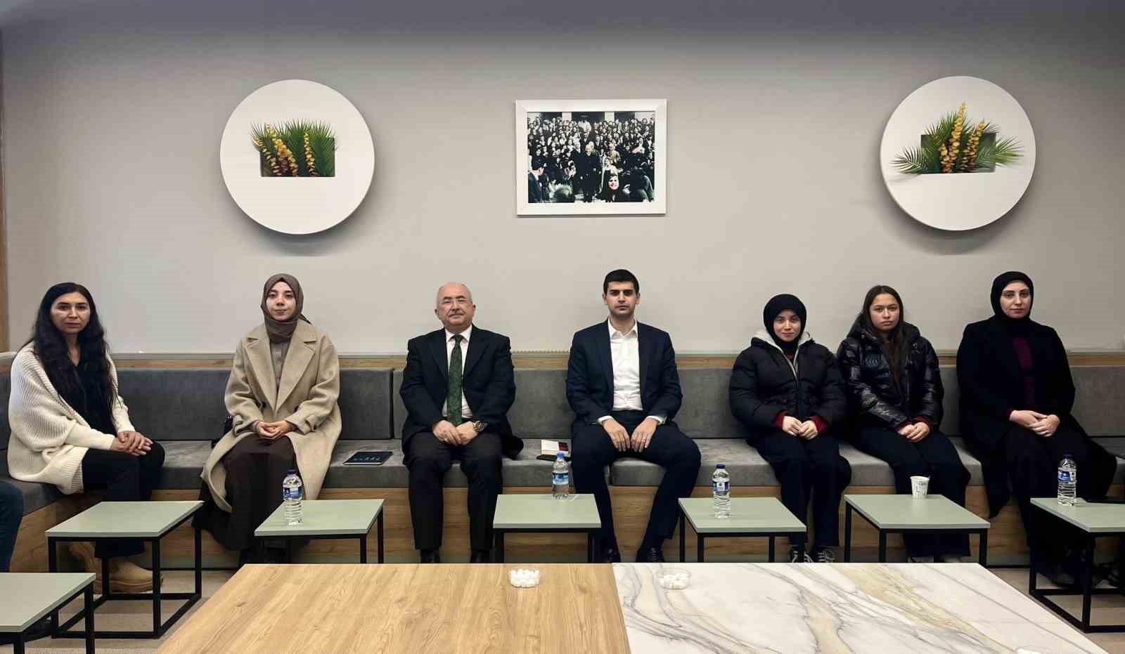 Dumlupınar&rsquo;da kitap s&ouml;yleşisi ger&ccedil;ekleştirildi
