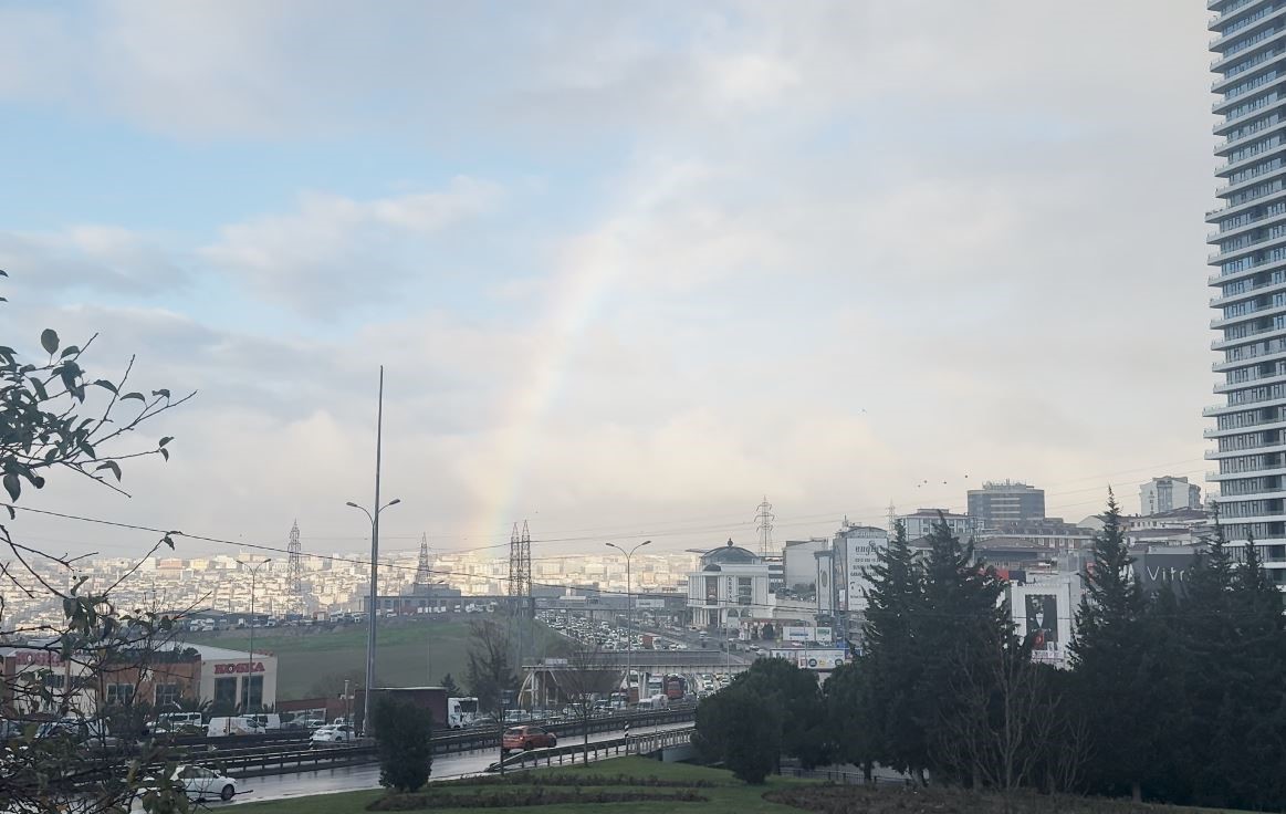 İstanbul&rsquo;da g&ouml;kkuşağı s&uuml;rprizi
