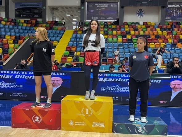 Bilecikli kick boksçulardan Türkiye derecesi