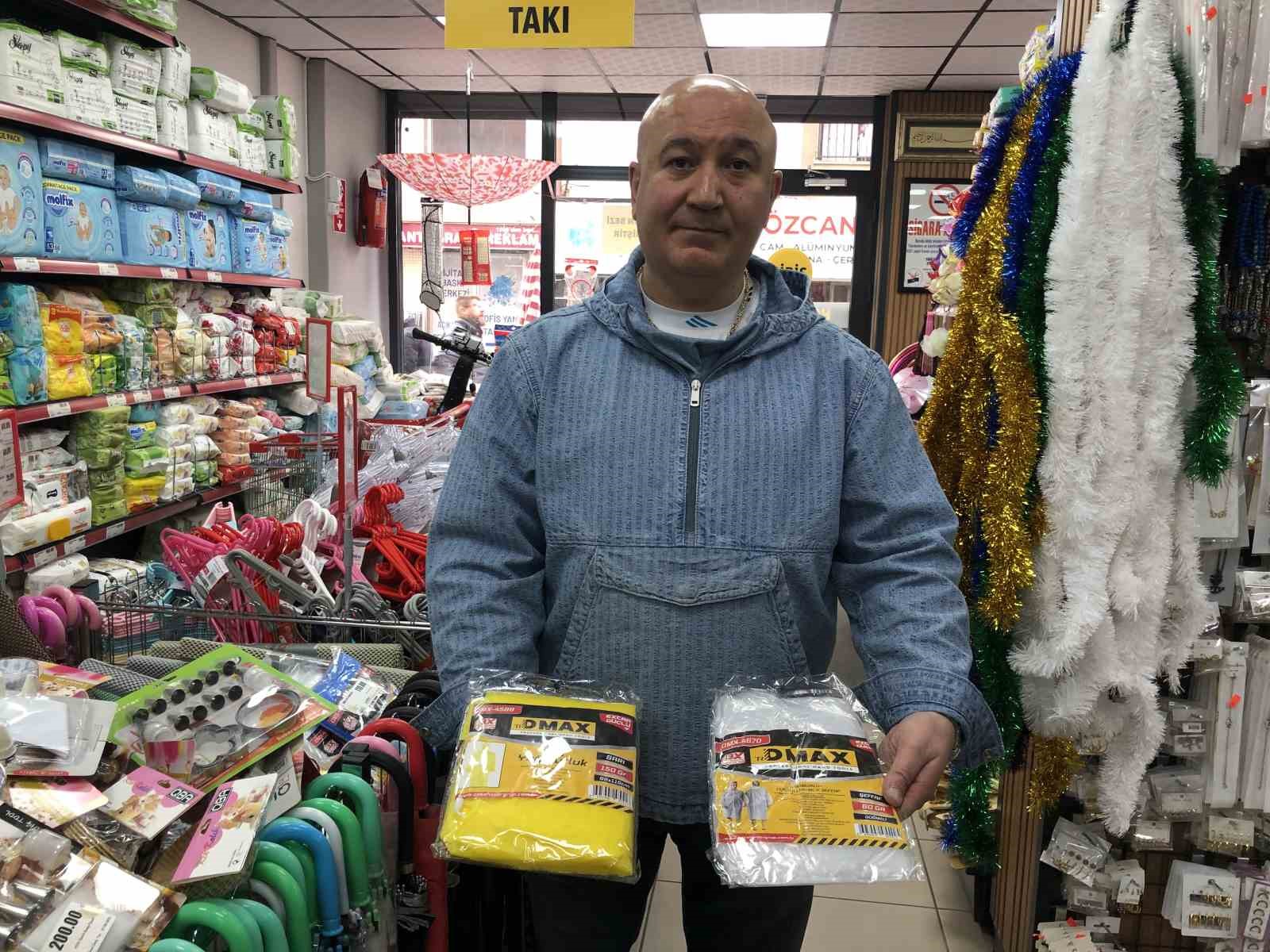 Vatandaşlar yağmur hazırlıklarına başladı
