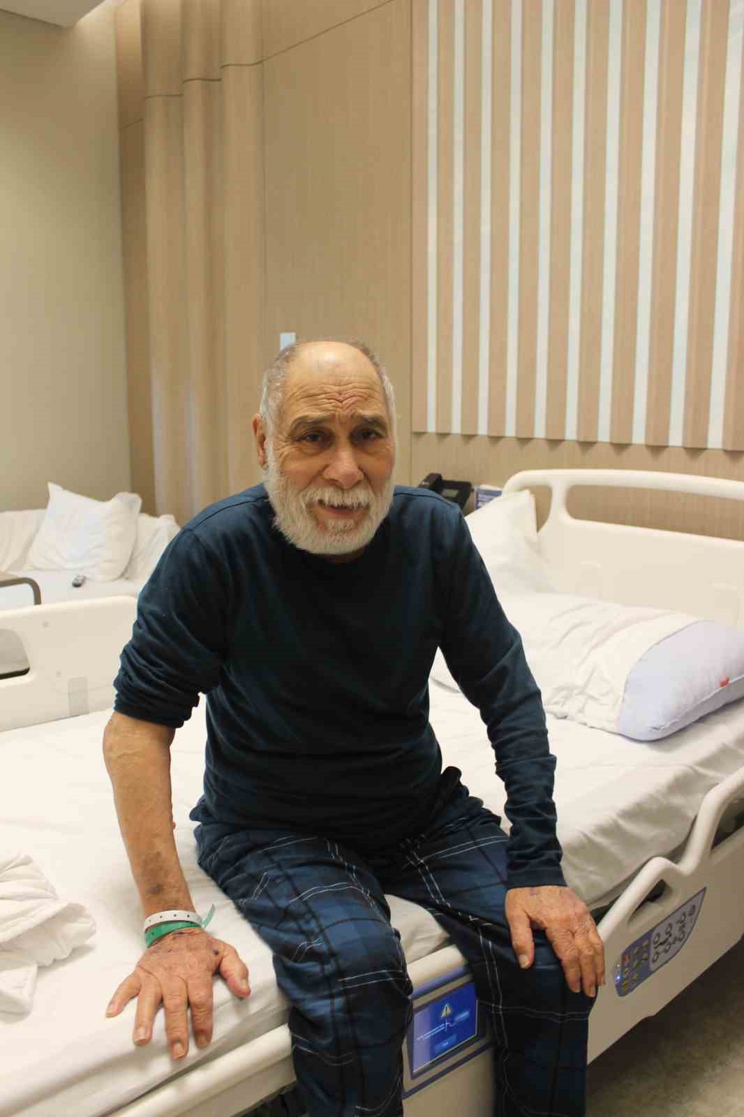 Aort damarı yırtılan Libyalı hasta, İzmir&rsquo;de kapalı y&ouml;ntemle tedavi edildi
