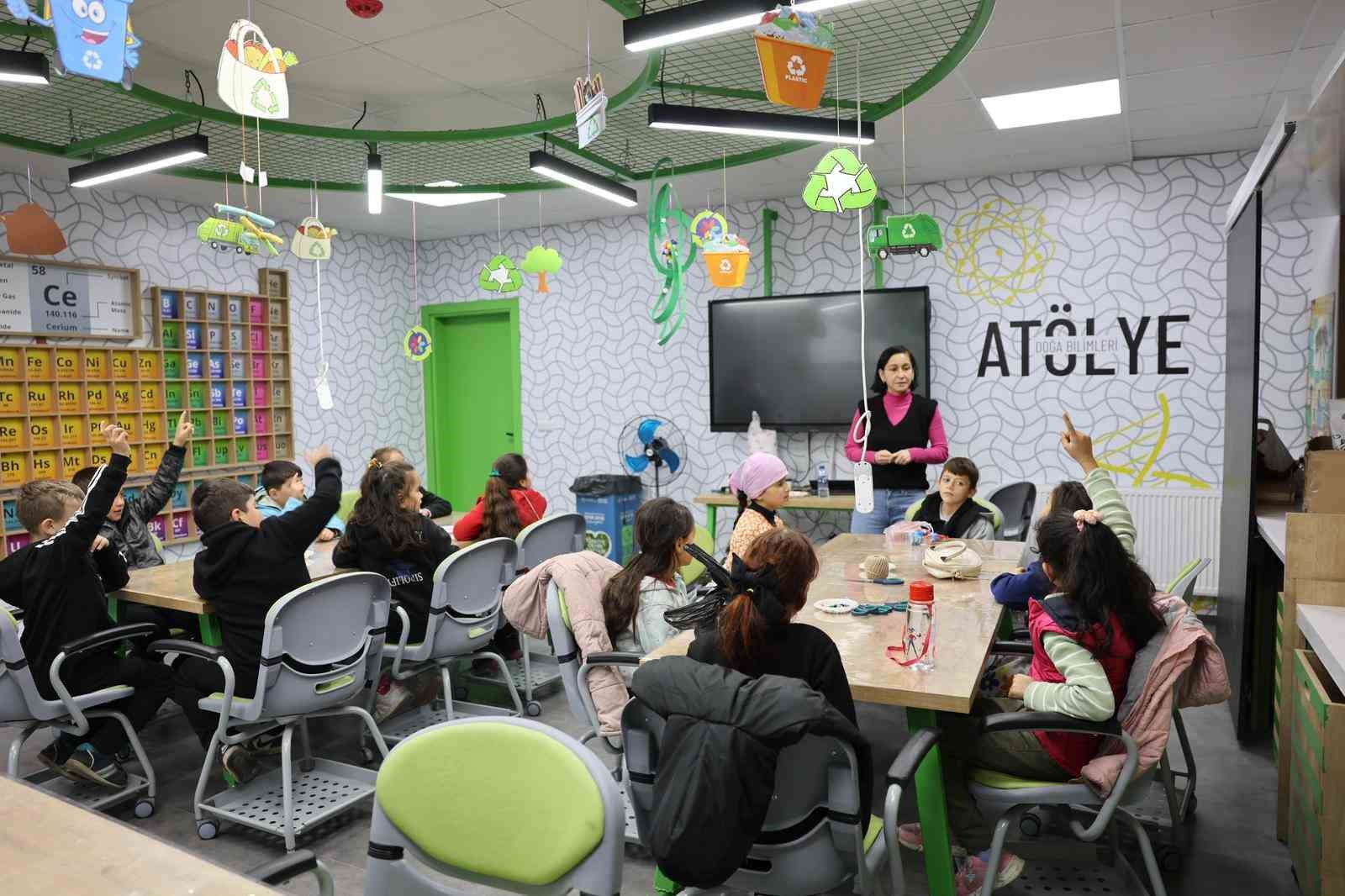 Vezirköprü Bilim Merkezindeki eğitimler sürüyor