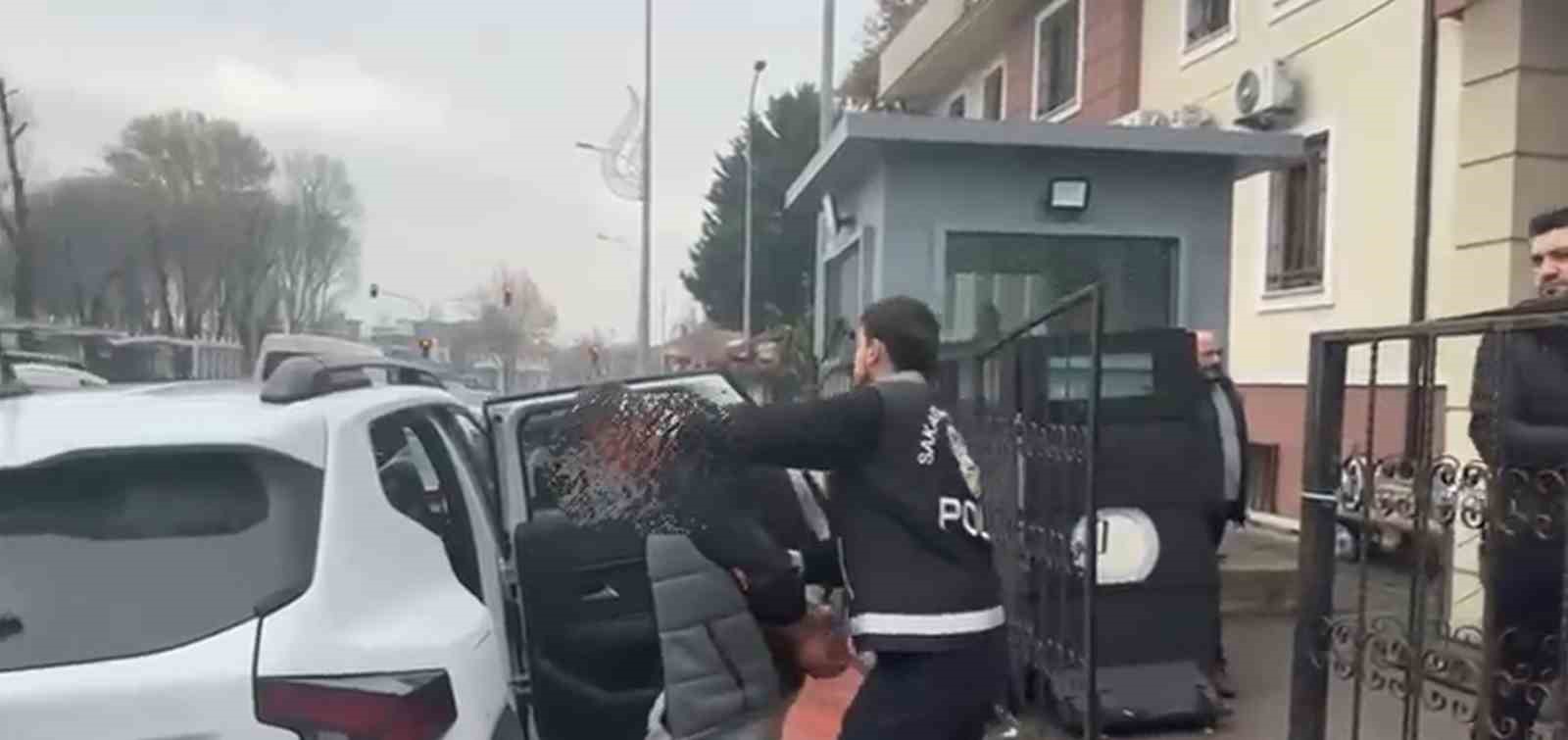 Camiden elektronik eşya, istasyondan tır &ccedil;alan ş&uuml;pheli TEM&rsquo;de yakalandı
