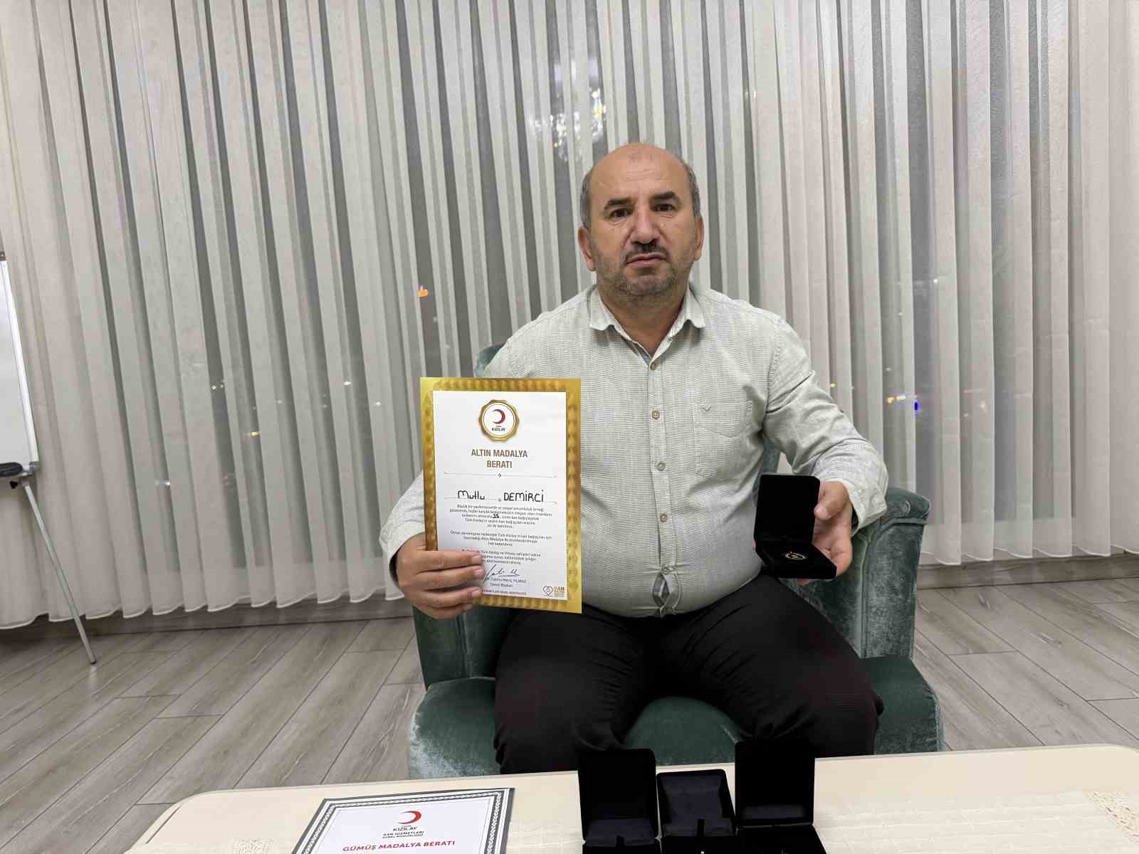 Hastayken kana ihtiya&ccedil; duydu, 3 ayda bir kan vermeye başladı
