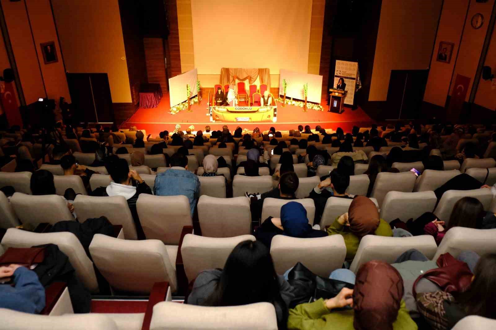 TOG&Uuml; &ouml;ğrencileri toplumsal rolleri sahneye taşındı
