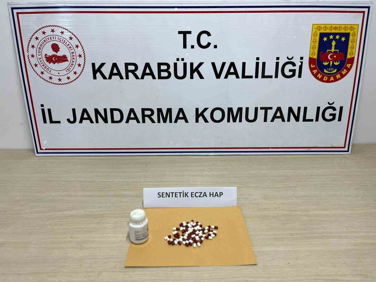 Karab&uuml;k&rsquo;te 81 sentetik hap ele ge&ccedil;irildi
